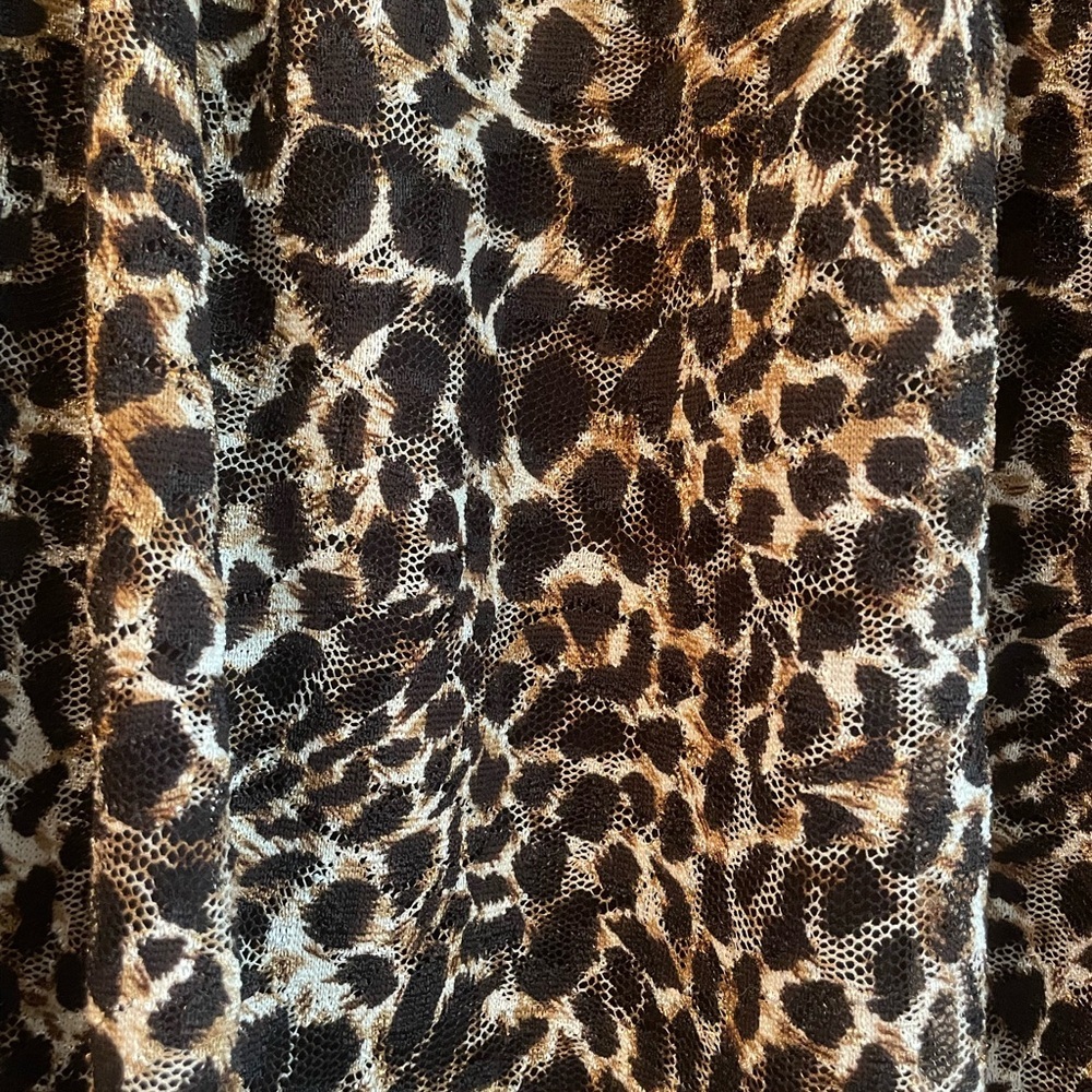 Fashion Bug woman’s leopard print 3/4 sleeve top, size 14/16 - Picture 4 of 6